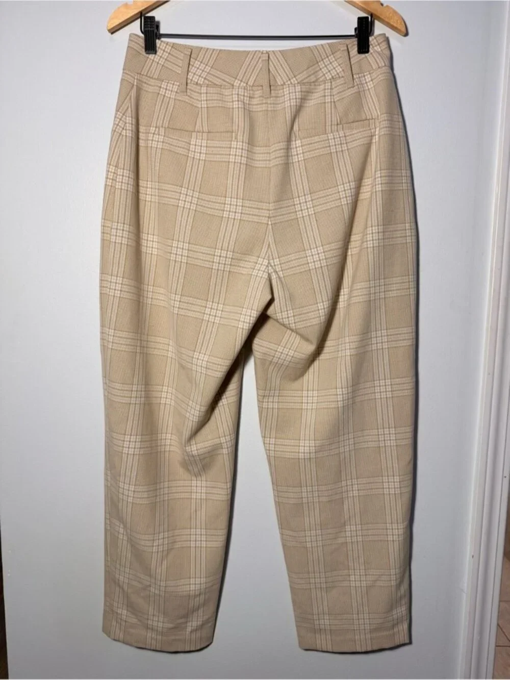 Aritzia Straight Leg Plaid Pants in Beige and Cream size 10 - Picture 2 of 8
